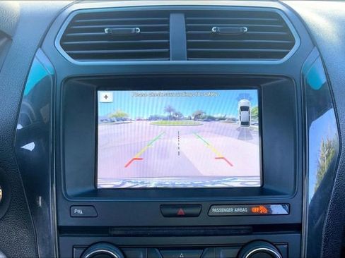 Used 2018 Ford Explorer XLT w/ Equipment Group 202A FWD image 21