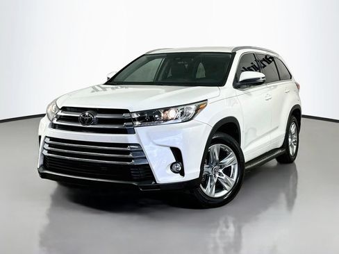 Used 2018 Toyota Highlander Limited FWD image 3