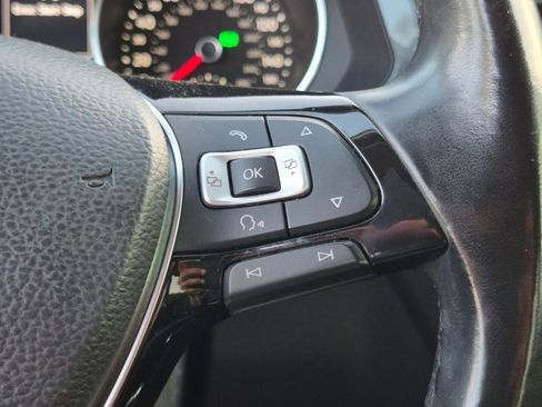 Used 2018 Volkswagen Tiguan SE FWD image 11