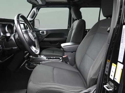 Used 2018 Jeep Wrangler Unlimited Sahara AWD/4WD image 15