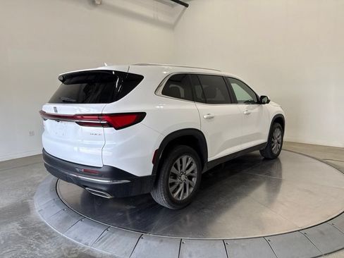 Used 2025 Buick Enclave Preferred AWD/4WD image 7
