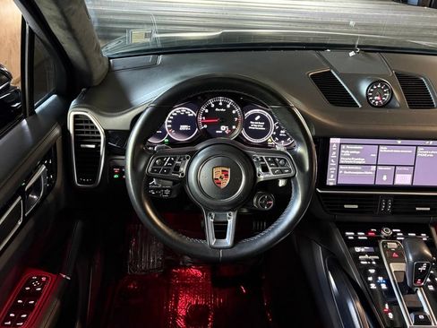 Used 2019 Porsche Cayenne Turbo AWD/4WD image 17
