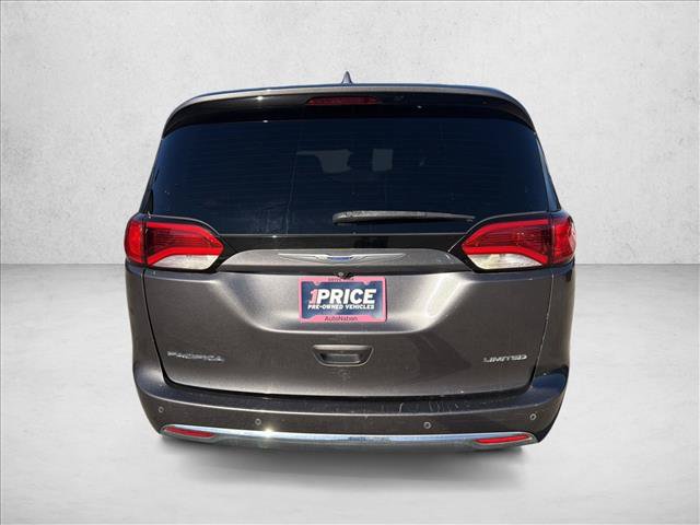 Used 2018 Chrysler Pacifica Limited w/ Advanced Safetytec Group FWD image 4