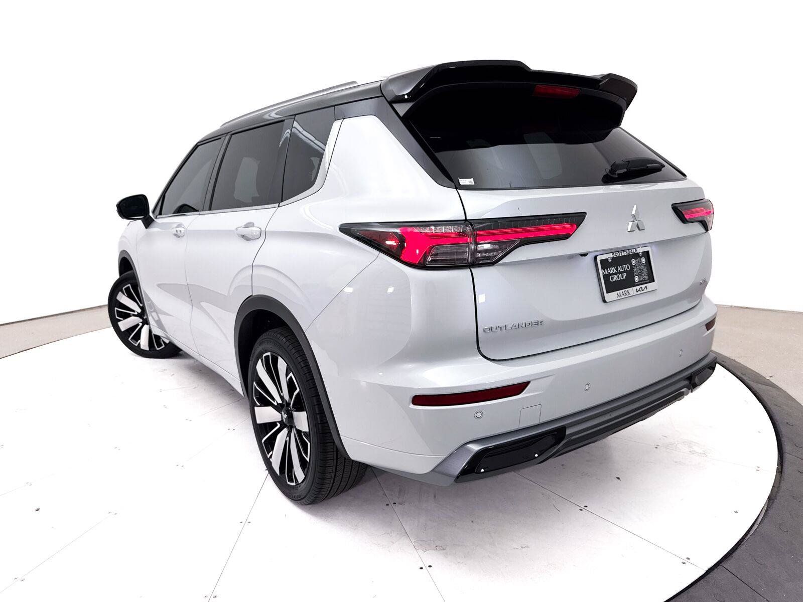 Used 2025 Mitsubishi Outlander SEL FWD image 9
