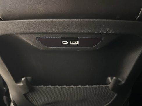 Used 2025 Chrysler Pacifica Select image 34