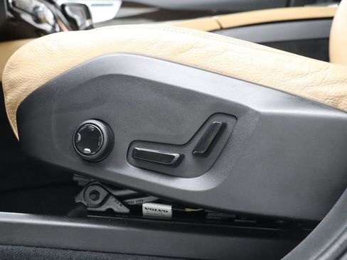 Used 2017 Volvo XC90 T6 Momentum w/ Vision Package image 14