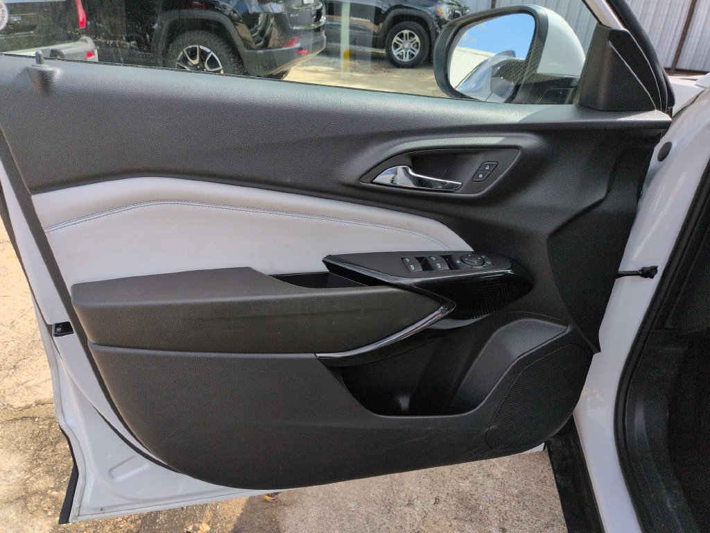 Used 2026 Chevrolet Trax LT FWD image 11