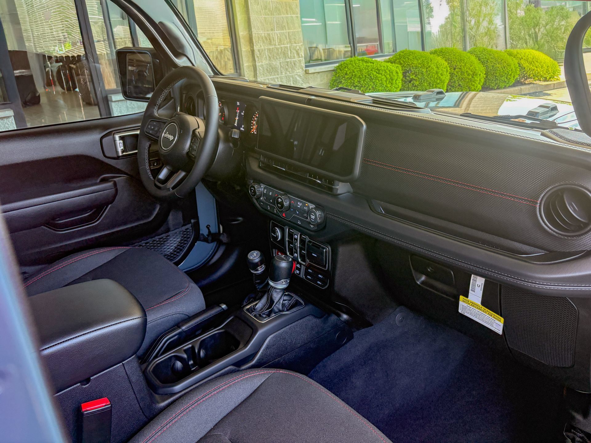 Used 2025 Jeep Gladiator Rubicon w/ Convenience Group AWD/4WD image 20