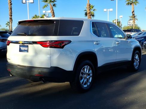 Used 2023 Chevrolet Traverse LS image 4