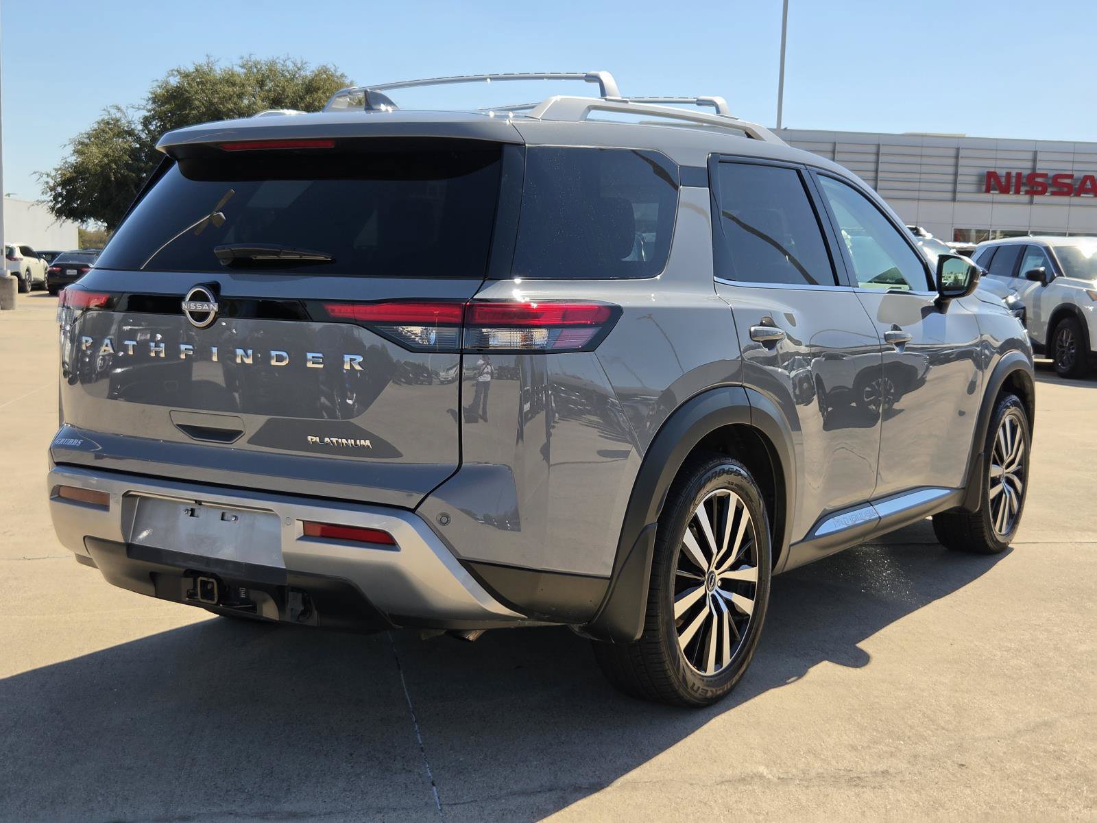 Certified 2023 Nissan Pathfinder Platinum FWD image 6