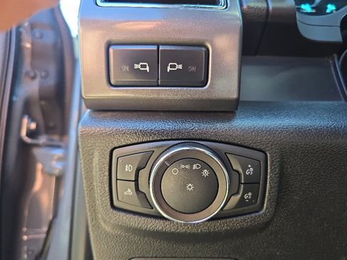 Used 2019 Ford F150 XLT w/ Equipment Group 302A Luxury AWD/4WD image 14