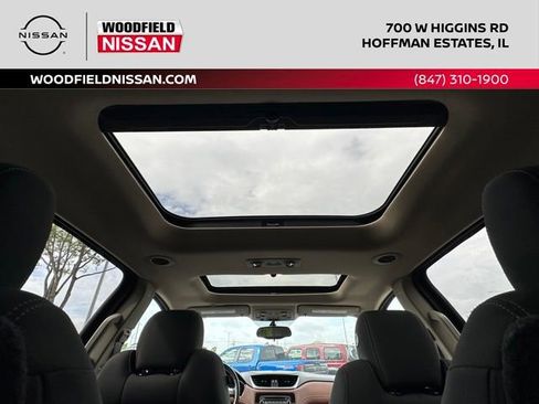 Used 2015 Chevrolet Traverse LT w/ Style and Technology Package FWD image 28