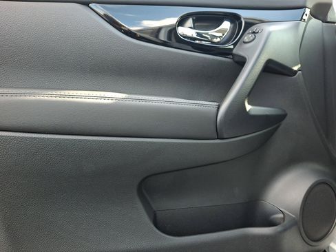 Used 2022 Nissan Rogue Sport SV image 12