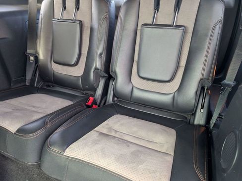 Used 2017 Ford Explorer XLT w/ Equipment Group 202A image 17