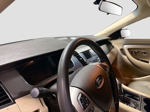 Used 2017 Ford Taurus SE FWD image 11