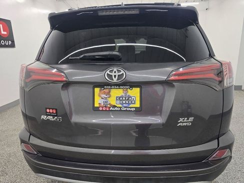Used 2018 Toyota RAV4 XLE AWD/4WD image 7