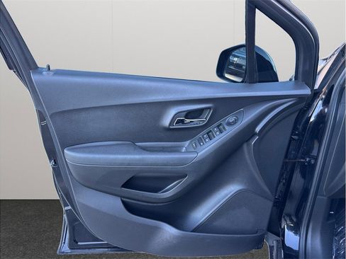 Used 2019 Chevrolet Trax LS image 16