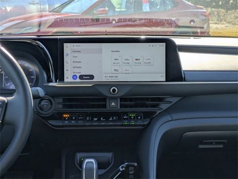 Certified 2025 Toyota Crown Limited image 18