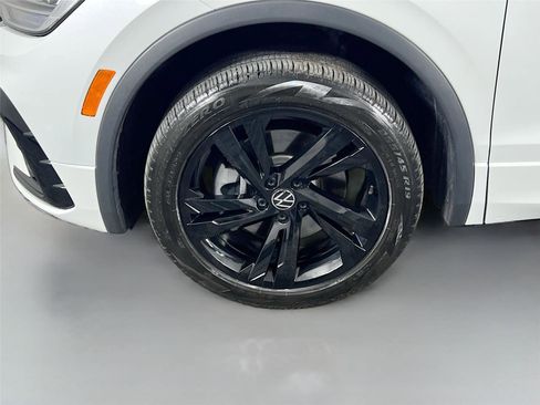 Used 2024 Volkswagen Tiguan SE R-Line image 29