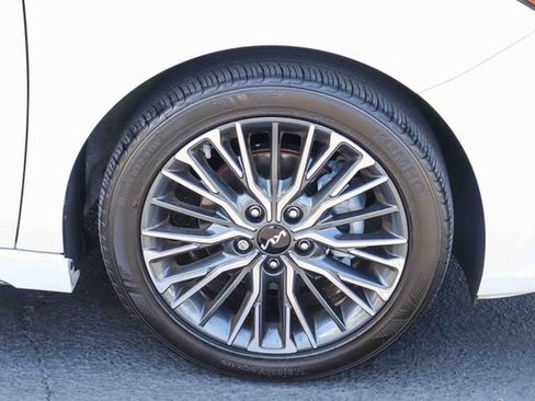 Used 2024 Kia Forte GT-Line w/ GT-Line Premium Package FWD image 8