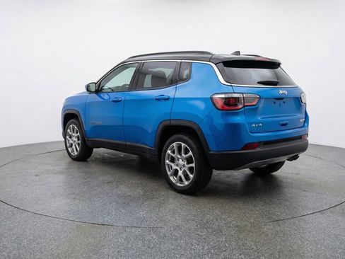 Used 2025 Jeep Compass Limited image 6