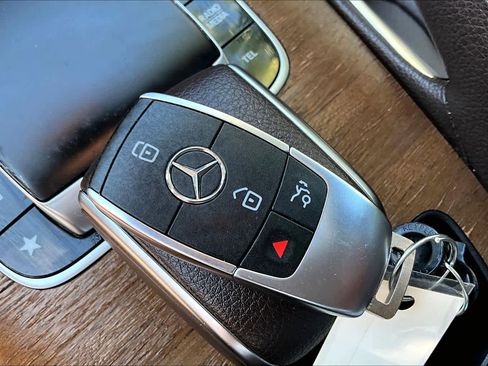 Used 2020 Mercedes-Benz GLE 350 4MATIC w/ Premium Package image 15