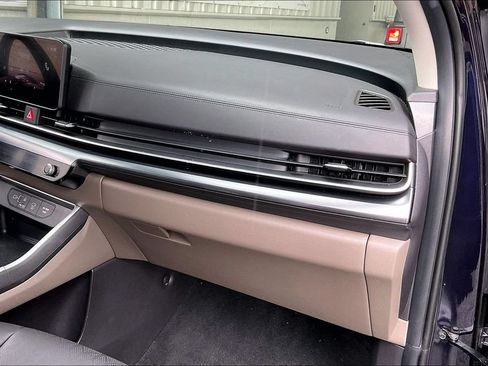 Used 2026 Kia Carnival FWD image 23