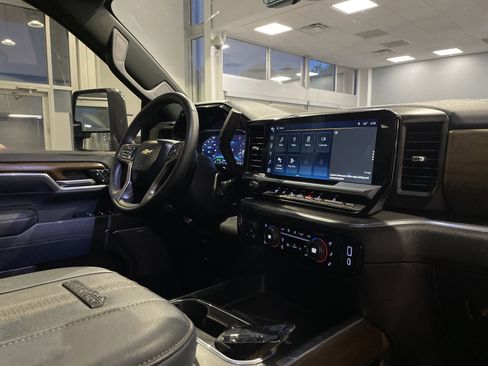 Used 2024 Chevrolet Silverado 3500 High Country w/ Technology Package AWD/4WD image 35