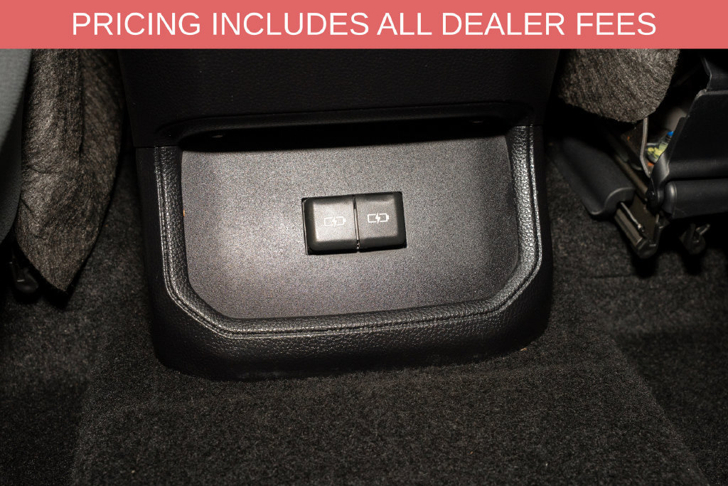 Used 2024 Toyota Highlander XLE FWD image 8