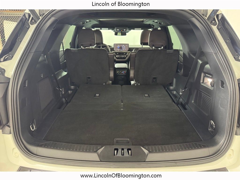 Used 2026 Ford Explorer Platinum w/ LUX Leather Package AWD/4WD image 17