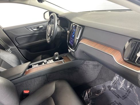 Used 2022 Volvo S60 B5 Momentum w/ Premium Package image 28
