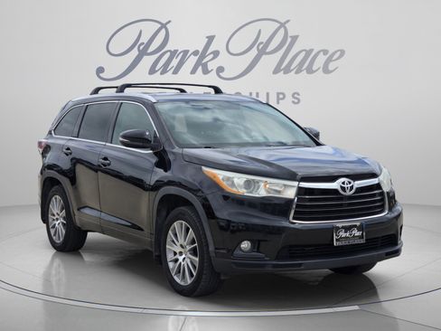 Used 2015 Toyota Highlander XLE AWD/4WD image 1