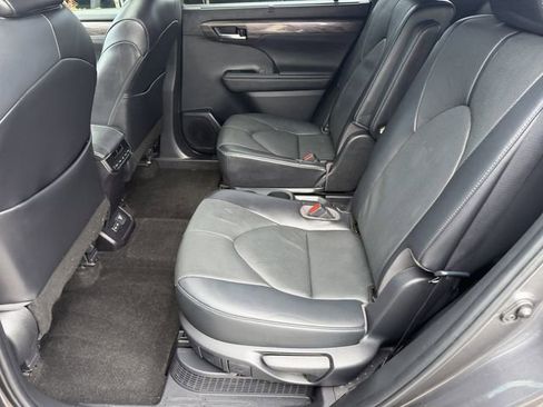 Used 2023 Toyota Highlander Limited AWD/4WD image 22