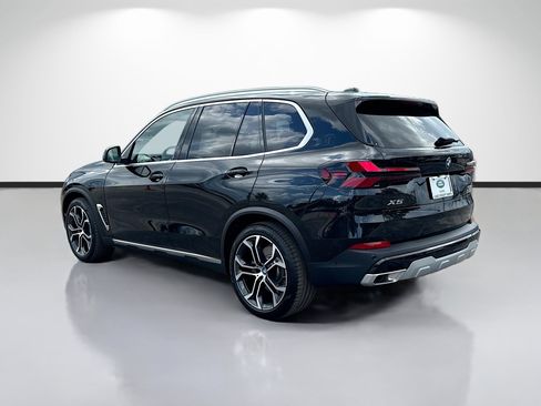 Used 2025 BMW X5 xDrive50e w/ Premium Package AWD/4WD image 3