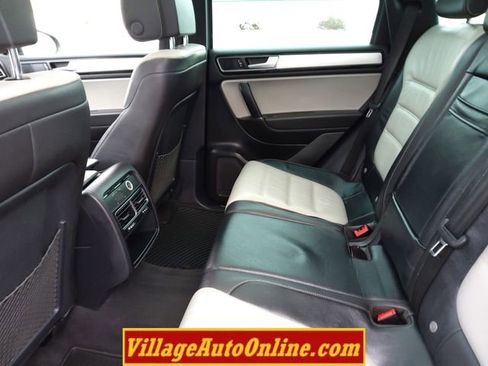 Used 2017 Volkswagen Touareg Wolfsburg Edition image 25