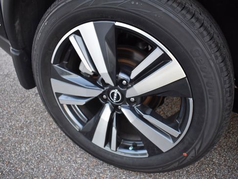 Certified 2023 Nissan Rogue SL w/ SL Premium Package image 11