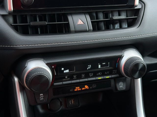 Certified 2025 Toyota RAV4 LE FWD image 21