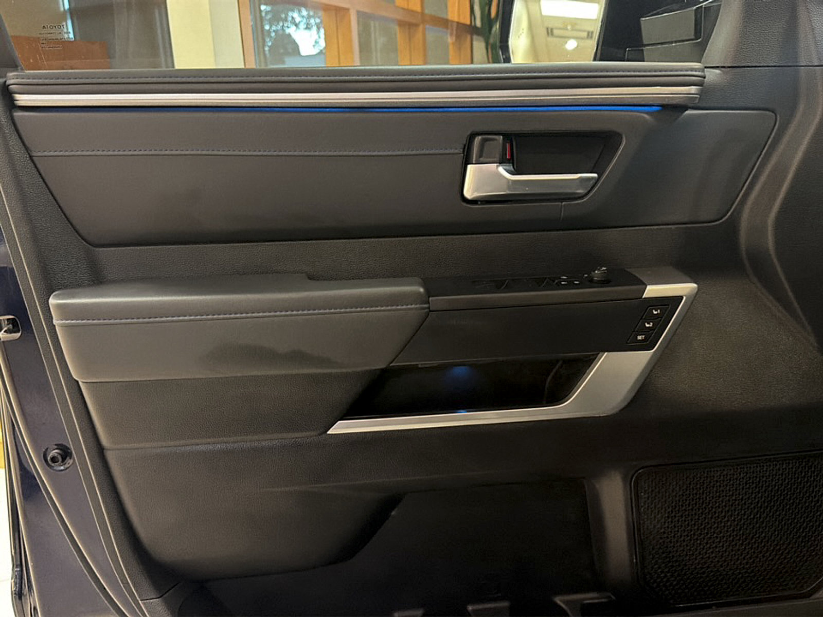 Used 2023 Toyota Sequoia Platinum AWD/4WD image 8