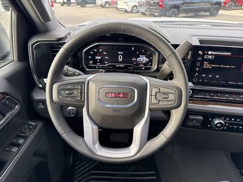 Used 2025 GMC Sierra 1500 Elevation image 13