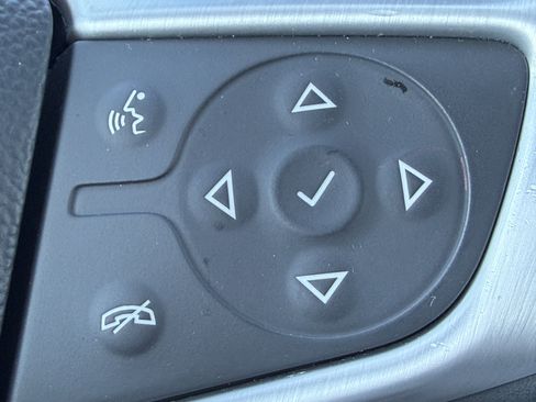 Used 2023 GMC Acadia SLT w/ Elevation Edition image 34