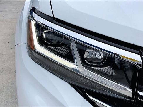 Used 2023 Volkswagen Atlas SE image 28