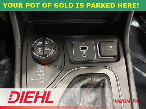 Used 2019 Jeep Cherokee Trailhawk image 38