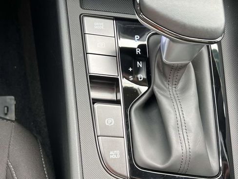 Certified 2025 Hyundai Elantra SEL image 30