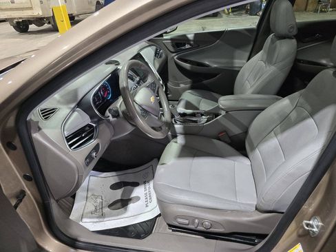 Used 2018 Chevrolet Malibu Premier w/ Premier Sun and Wheel Package FWD image 25