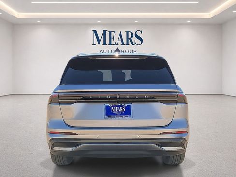 Used 2026 Lincoln Nautilus Reserve AWD/4WD image 4