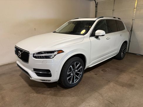 Used 2017 Volvo XC90 T6 Momentum w/ Vision Package image 3
