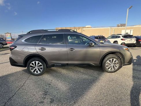 Certified 2022 Subaru Outback Premium image 6