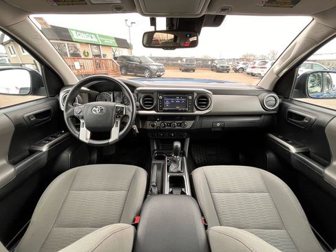 Used 2018 Toyota Tacoma SR5 image 12