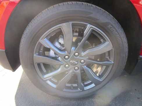 Used 2023 Chevrolet Equinox RS image 2