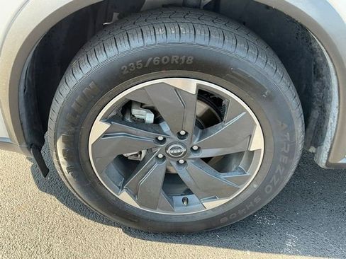 Used 2025 Nissan Rogue SV FWD image 11